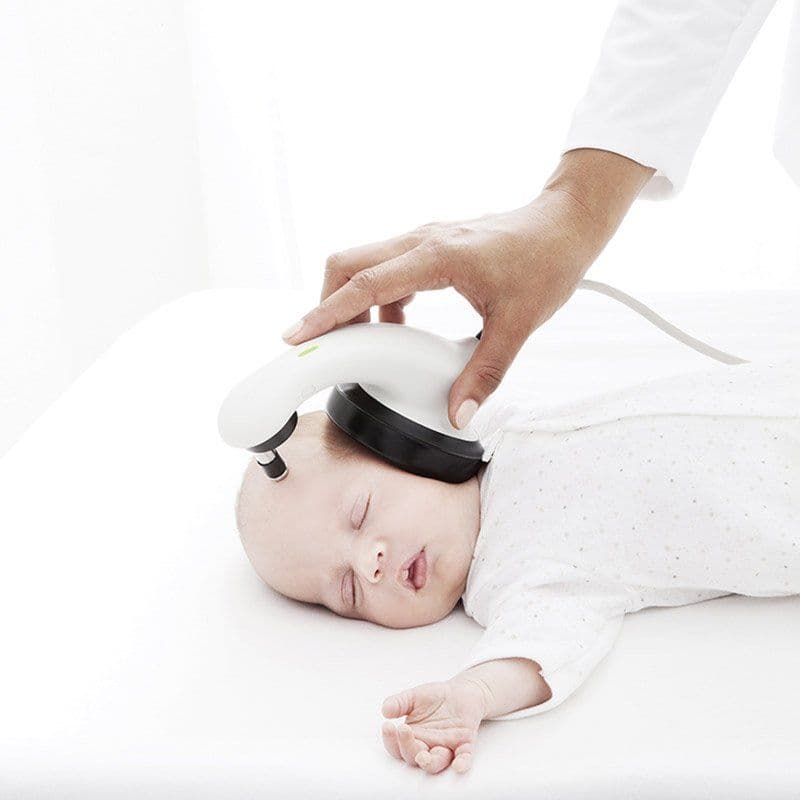 Woman holding a MAICO MB 11 BERAphone to the head of a sleeping baby